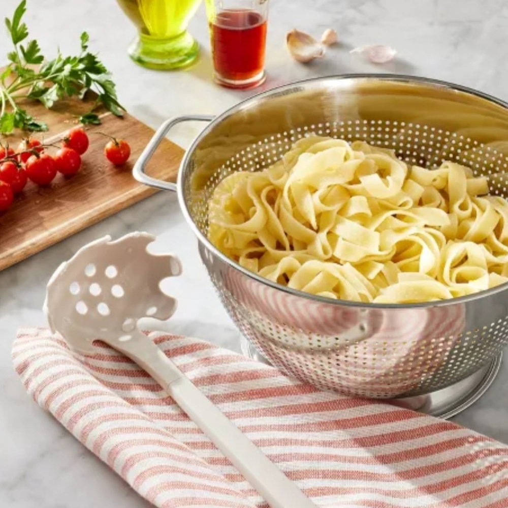NWT 5QT Stainless Steel Colander W/ Handle Grips By Figmint - Silver
